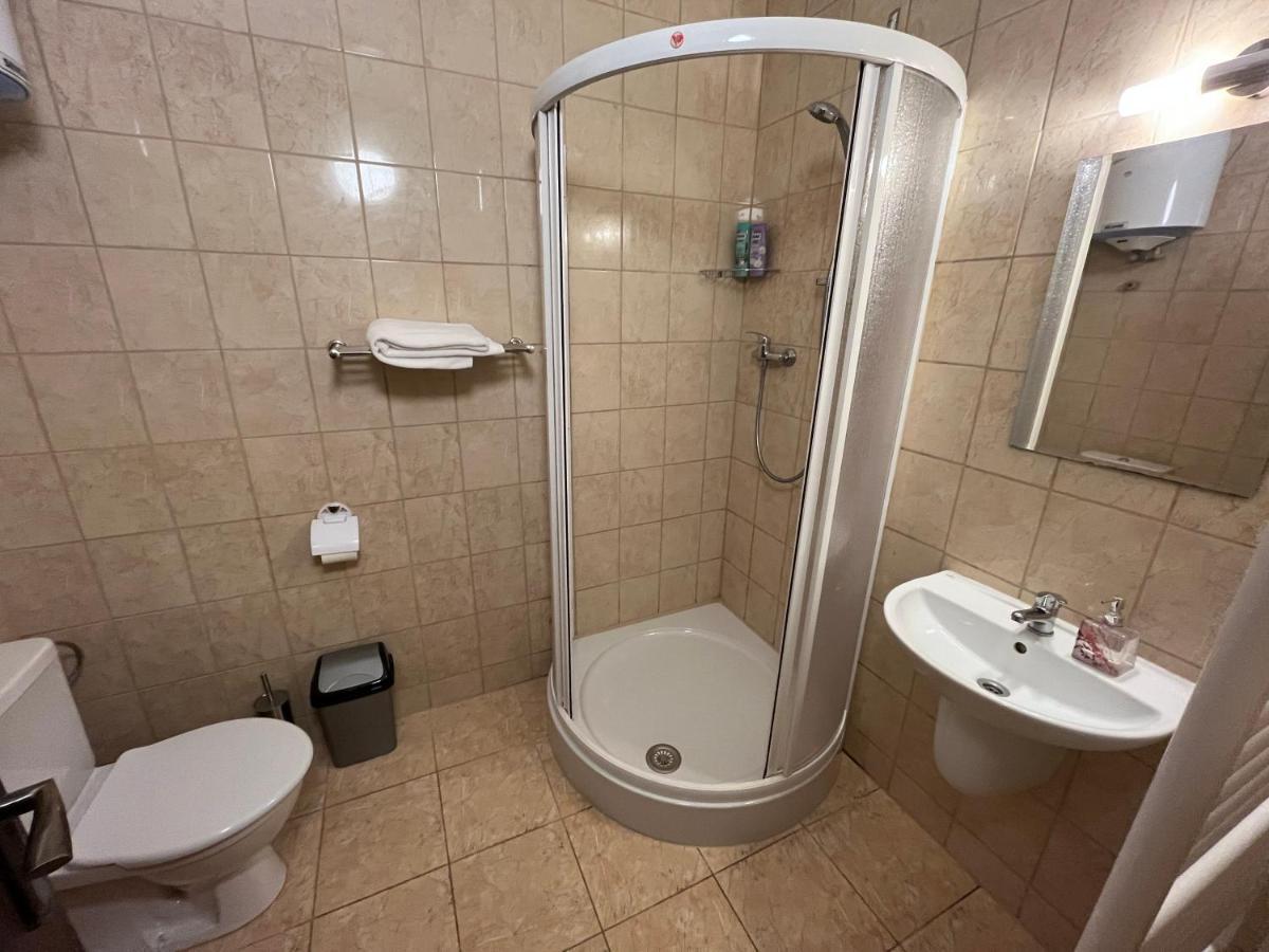 M&M Apartment, Free Parking Karlsbad Buitenkant foto